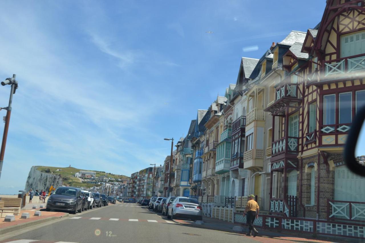B&B Hotel Le Treport Friville Exterior photo